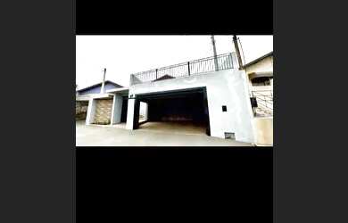 Imagem: A casa possui 3 Dormitórios, 4 Banheiros, 2 Vagas na garagem