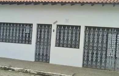 Imagem: A casa possui 3 Dormitórios, 1 Banheiro, 4 Vagas na garagem