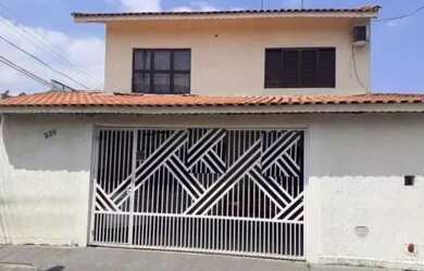 Imagem: A casa possui 2 Dormitórios, 2 Banheiros, 2 Vagas na garagem