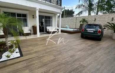 Imagem: A casa possui 4 Dormitórios, 5 Banheiros, 2 Vagas na garagem