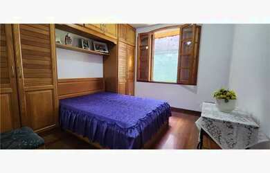 Imagem: A casa possui 5 Dormitórios, 4 Banheiros, 2 Vagas na garagem