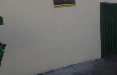 Imagem: A casa possui 3 Dormitórios, 2 Banheiros, 3 Vagas na garagem