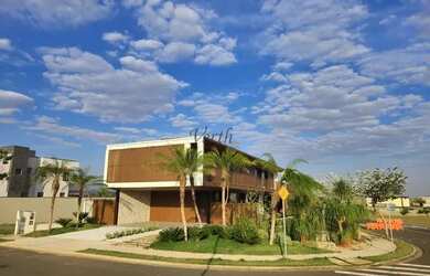 Imagem: A casa em condomínio possui 4 Dormitórios, 5 Banheiros, 5