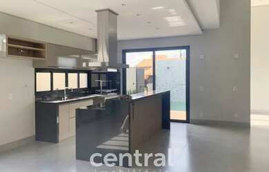 Imagem: A casa em condomínio possui 3 Dormitórios, 4 Banheiros, 3