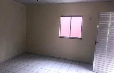 Imagem: A casa possui 1 Dormitório, 1 Banheiro e está localizado
