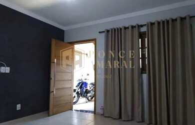 Imagem: A casa possui 2 Dormitórios, 1 Banheiro, 2 Vagas na garagem