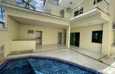 Imagem: A casa possui 3 Dormitórios, 4 Banheiros, 2 Vagas na garagem