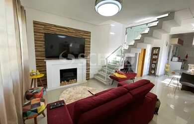 Imagem: A casa em condomínio possui 3 Dormitórios, 3 Banheiros, 2