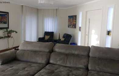 Imagem: A casa em condomínio possui 4 Dormitórios, 4 Banheiros, 4