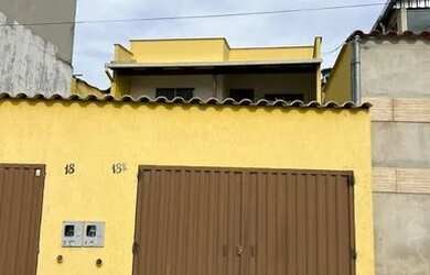 Imagem: A casa possui 2 Dormitórios, 1 Banheiro, 2 Vagas na garagem