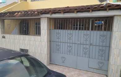 Imagem: A casa possui 2 Dormitórios, 1 Banheiro, 2 Vagas na garagem