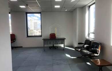 Imagem: O depósito possui 2 Vagas na garagem, 40m² de Área e está