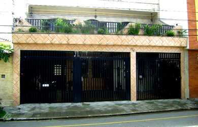 Imagem: A casa possui 3 Dormitórios, 1 Banheiro, 4 Vagas na garagem