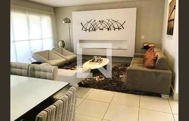 Imagem: A casa possui 4 Dormitórios, 5 Banheiros, 4 Vagas na garagem