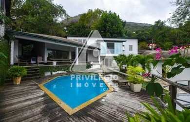 Imagem: A casa em condomínio possui 4 Dormitórios, 4 Banheiros, 2