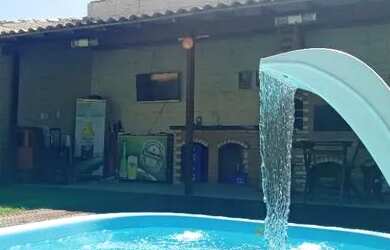 Imagem: A casa possui 2 Dormitórios, 2 Vagas na garagem e está localizado