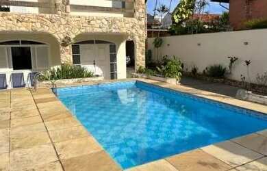 Imagem: A casa em condomínio possui 4 Dormitórios, 5 Banheiros, 5