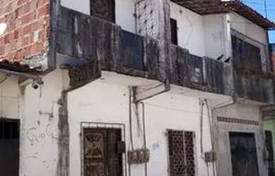 Imagem: A casa possui 2 Dormitórios, 1 Banheiro e está localizado