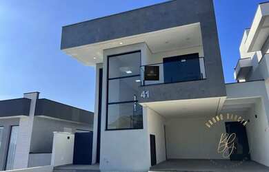 Imagem: A casa em condomínio possui 3 Dormitórios, 4 Banheiros, 4