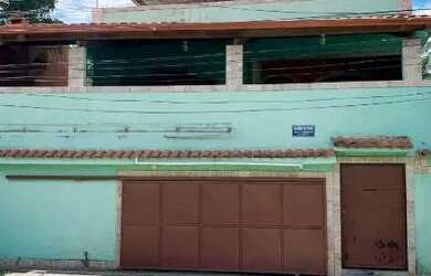 Imagem: A casa possui 3 Dormitórios, 3 Banheiros, 1 Vaga na garagem