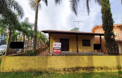 Imagem: A casa possui 2 Dormitórios, 1 Banheiro, 1 Vaga na garagem