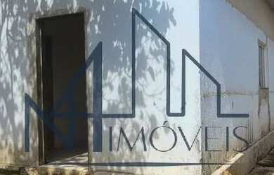 Imagem: A casa e possui 5 Dormitórios, 3 Banheiros, 3 Vagas na garagem