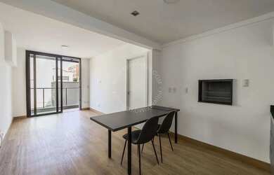 Imagem: O apartamento possui 1 Dormitório, 1 Banheiro, 1 Vaga na garagem