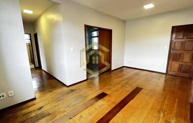 Imagem: O apartamento possui 3 Dormitórios, 1 Banheiro, 2 Vagas na