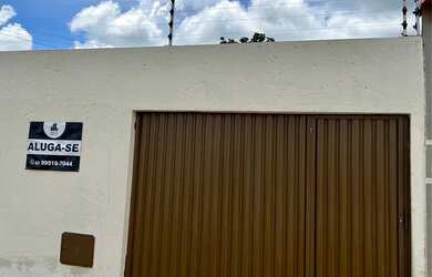 Imagem: A casa possui 2 Dormitórios, 1 Banheiro, 2 Vagas na garagem