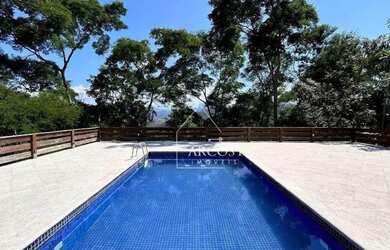 Imagem: A casa em condomínio possui 5 Dormitórios, 5 Banheiros, 2