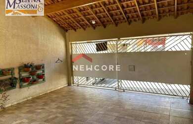 Imagem: A casa possui 2 Dormitórios, 1 Banheiro, 2 Vagas na garagem