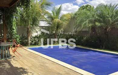 Imagem: A casa em condomínio possui 5 Dormitórios, 5 Banheiros, 4