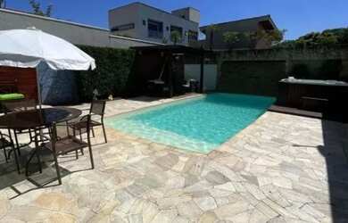 Imagem: A casa possui 2 Dormitórios, 1 Banheiro, 4 Vagas na garagem