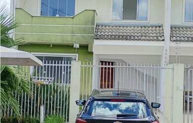 Imagem: A casa possui 3 Dormitórios, 3 Banheiros, 2 Vagas na garagem