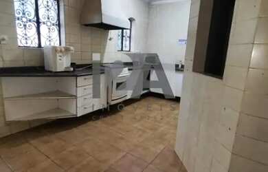 Imagem: A casa possui 5 Dormitórios, 3 Banheiros, 5 Vagas na garagem