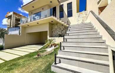 Imagem: A casa em condomínio possui 4 Dormitórios, 4 Banheiros, 4