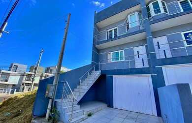 Imagem: A casa possui 3 Dormitórios, 2 Banheiros, 2 Vagas na garagem