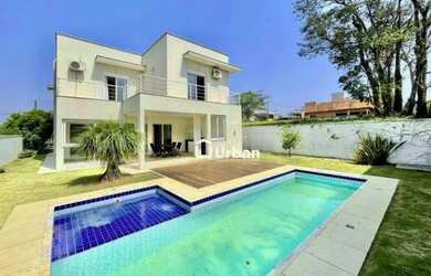 Imagem: A casa em condomínio possui 4 Dormitórios, 5 Banheiros, 5