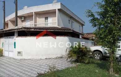 Imagem: A casa possui 3 Dormitórios, 3 Banheiros, 3 Vagas na garagem