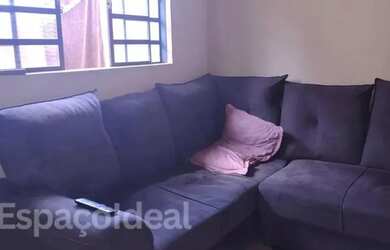 Imagem: A casa possui 3 Dormitórios, 1 Banheiro, 1 Vaga na garagem