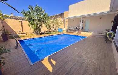 Imagem: A casa em condomínio possui 5 Dormitórios, 5 Banheiros, 4