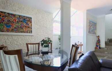 Imagem: A casa possui 3 Dormitórios, 5 Banheiros, 5 Vagas na garagem