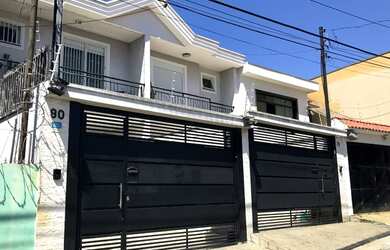 Imagem: A casa possui 3 Dormitórios, 3 Banheiros, 4 Vagas na garagem