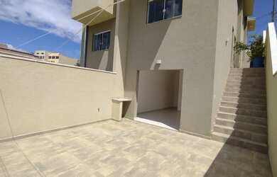 Imagem: A casa possui 2 Dormitórios, 4 Banheiros, 2 Vagas na garagem