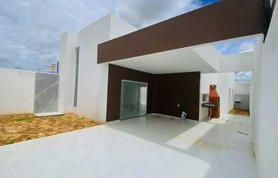 Imagem: A casa possui 3 Dormitórios, 2 Banheiros, 3 Vagas na garagem