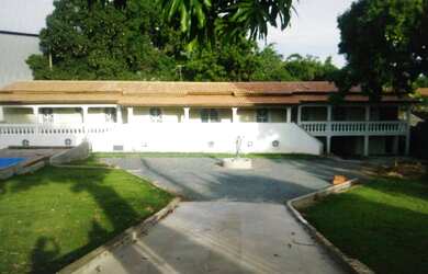 Imagem: A casa possui 4 Dormitórios, 1 Banheiro, 3 Vagas na garagem