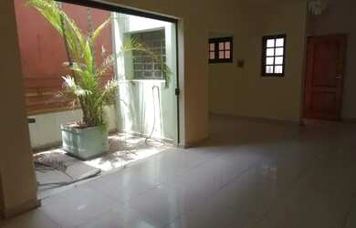 Imagem: A casa possui 3 Dormitórios, 4 Banheiros, 1 Vaga na garagem