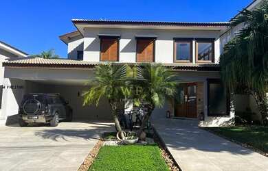 Imagem: A casa em condomínio possui 4 Dormitórios, 3 Banheiros, 4