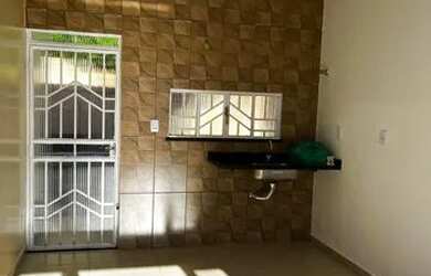 Imagem: A casa possui 2 Dormitórios, 1 Banheiro e está localizado