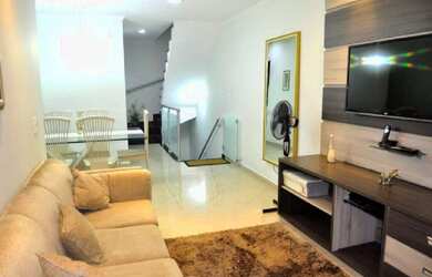 Imagem: A casa possui 3 Dormitórios, 2 Banheiros, 4 Vagas na garagem